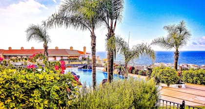 Valoisa loma-asunto upealla merinäköalalla. Wi-Fi ilmaiseksi