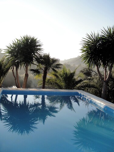 Family- and pet-friendly, privacy with large garden with pool and mountain views