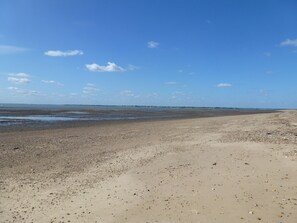 Plage à proximité, chaises longues
