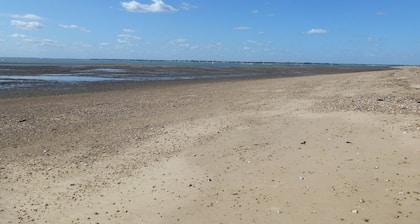 Am Meer und umgeben von Feldern, ideal für diejenigen, die der Realität entfliehen möchten