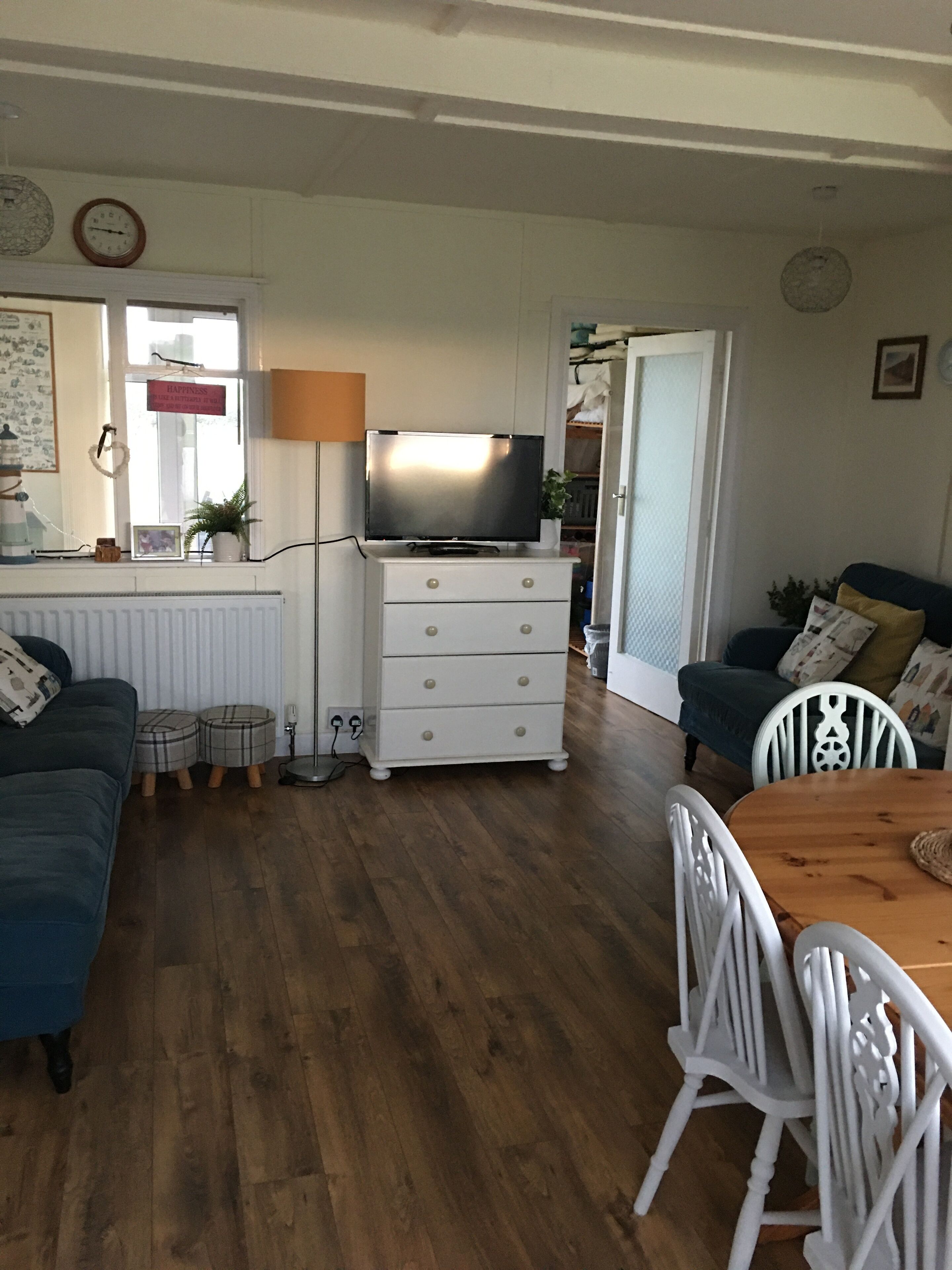 Smart TV, DVD player, books, stereo