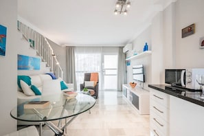 Smart TV, table tennis, books