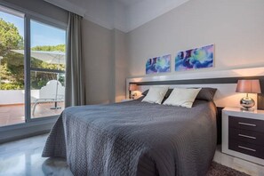 2 室のベッドルーム、アイロン / アイロン台、旅行用ベビーベッド、WiFi (無料)