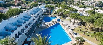  Beautiful  Poolside Corner Villa Private Garden Walk to Beaches