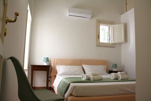 1 bedroom, iron/ironing board, Internet, bed sheets - Caracciolo Lounge in the historic center of Cefalù (cefalù)
