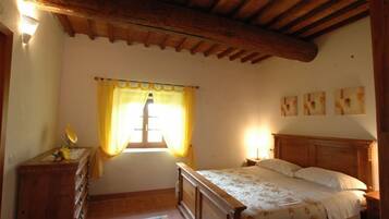 Cots/infant beds, free WiFi