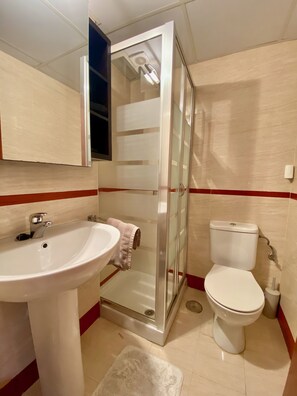 Combinazione doccia/vasca, asciugacapelli, bidet, asciugamani
