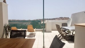 Outdoor dining - Sunny apartment 500m from the sea with 80m2 private terrace, (Torre del Mar)