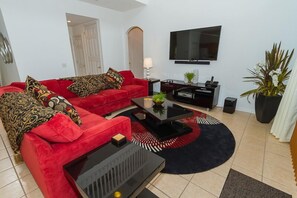 Flat-screen TV, DVD player, table football, ping pong - Your perfect family holiday!  Private pool, Games Room, 12 Mins to Disney (Davenport)