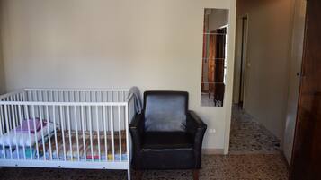 3 bedrooms, iron/ironing board, internet, bed sheets