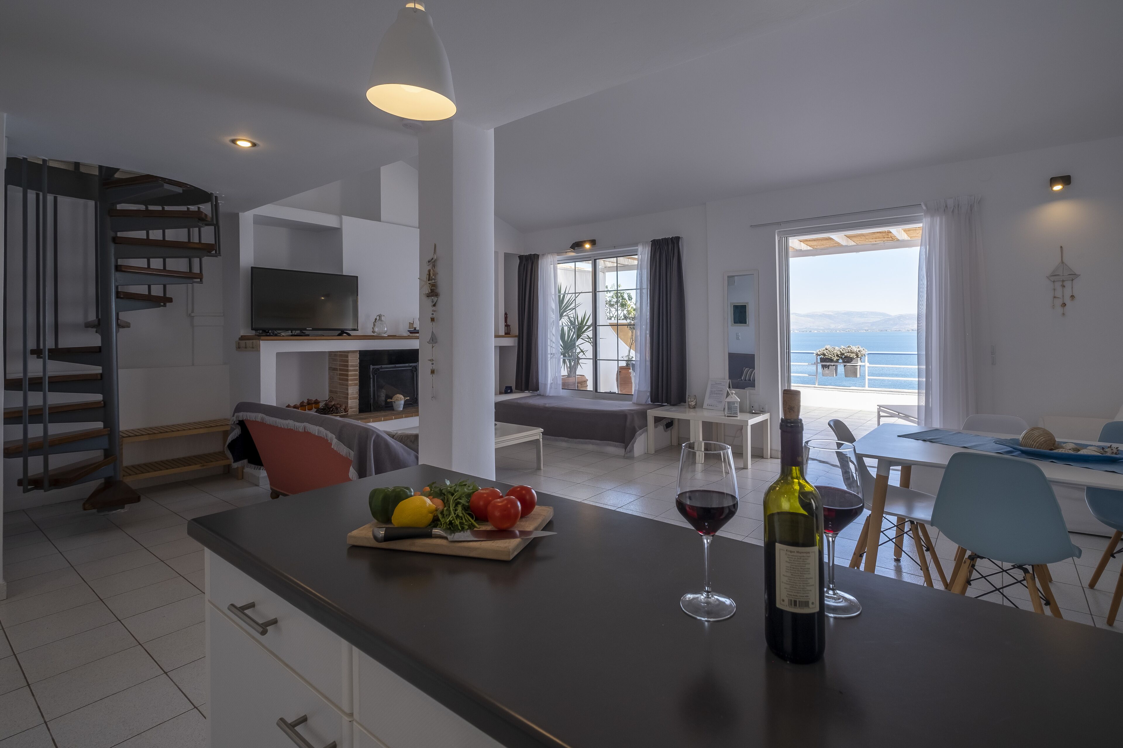 Kylskåp, mikrovågsugn, ugn och spishäll