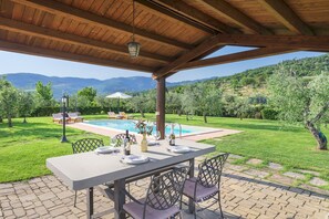 Outdoor dining - Vinciluna 4, Emma Villas (Scanizza)