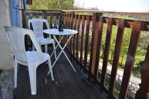 Outdoor dining - Pet friendly  3 bedroom house. (Saint Aulaye-Puymangou)