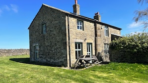 A stone house with a grassy lawn and a wooden fence. - Far Reaching Rural Views- Pet Friendly  (Silsden)