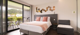 Studio south lower-level w/ kitchenett and patio