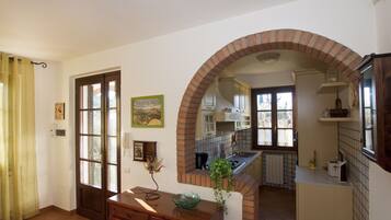 Frigorifero, forno, piano cottura, lavastoviglie