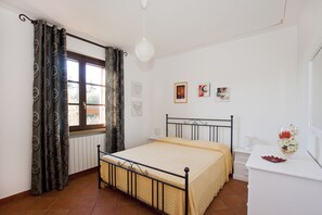 2 chambres, fer et planche Ă repasser, Wi-Fi gratuit, draps fournis