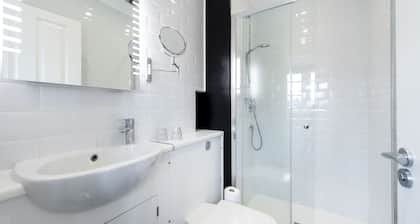 London House, Chiswick, Luxurious, 3 Large Beds - 4 x Bath - GREAT PLACE TO STAY