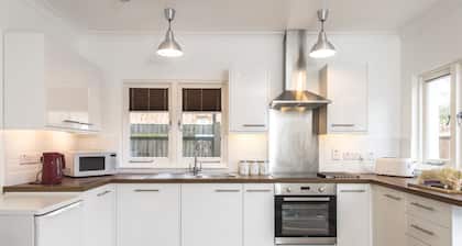 London House, Chiswick, Luxurious, 3 Large Beds - 4 x Bath - GREAT PLACE TO STAY