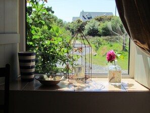 Interior - Traditional Failte Ireland 2025 Rustic Stone Cottage With Private River Fishing. (Clifden, Connemara)