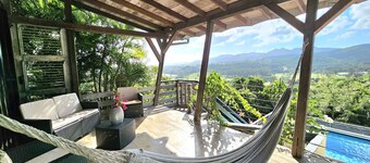 Character house overlooking the golf course and the bay of the Three Islets