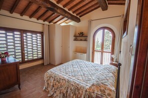 1 bedroom, iron/ironing board, travel cot, free WiFi