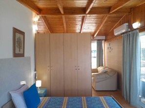 2 bedrooms, in-room safe, iron/ironing board, WiFi