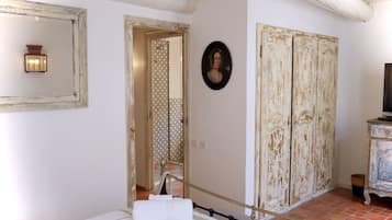 3 bedrooms, iron/ironing board, travel crib, free WiFi