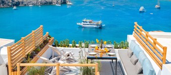 Luxe Nouvelle villa juste au-dessus plage principale Lindos avec vue sur la mer et un jacuzzi extérieur 