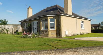 Licence No: MO-00672-F STB 4*
Large Property & Garden, Sleeps 8. Free WiFi