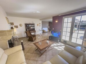 TV, fireplace, DVD player, table tennis - NOEL Villa Large PRIVATE Salt Swimming Pool Heated WIFI sea 8kmClassified 4 Stars (Bessan)