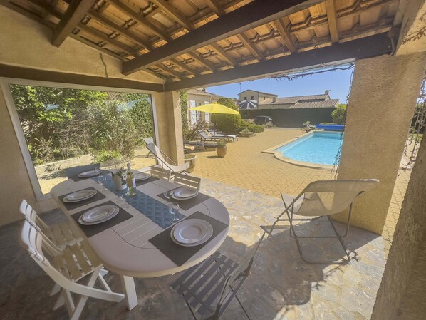 Outdoor pool, a heated pool