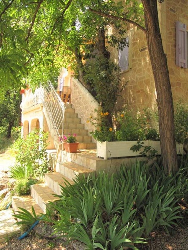 Property grounds - Maison provençale de caractère 3***jardin 6050m2 ; piscine au centre du village (Ginasservis)