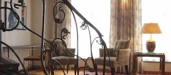 Cosy quality two storey holiday flat in medieval city centre, Casa Michelangelo