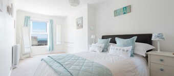 Stunning Beautiful Beamed Cottage right opposite the Beach along with Sea Views