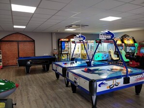 Game room - Filey. Active leisure or relaxing beach holiday. (Filey)