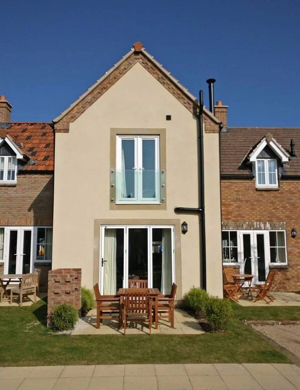 Exterior - Filey. Active leisure or relaxing beach holiday. (Filey)