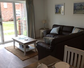 Téléviseur connecté, foyer, jeux vidéo, lecteur de DVD