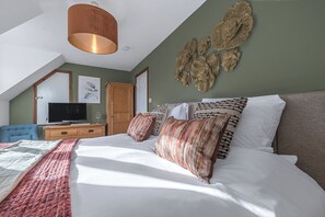 2 bedrooms, in-room safe, iron/ironing board, travel cot