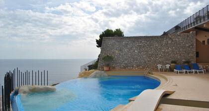 Wunderschöne Villa mit Pool und Meerblick in Taormina, Sizilien