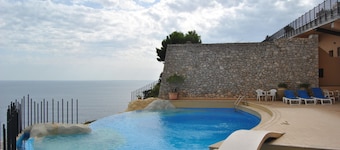 Wonderful house with shared swimming pool and sea view terrace in Taormina,