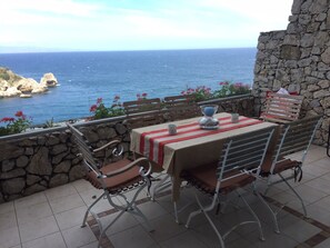 Outdoor dining - Wonderful house with shared swimming pool and sea view terrace in Taormina, (Taormina)