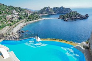 Outdoor pool - Wonderful house with shared swimming pool and sea view terrace in Taormina, (Taormina)