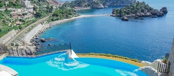 Wonderful house with shared swimming pool and sea view terrace in Taormina,