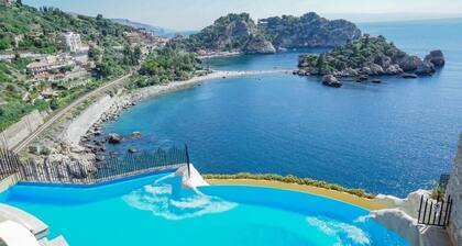 Magnifique villa avec piscine et vue mer Ă Taormina, Sicile