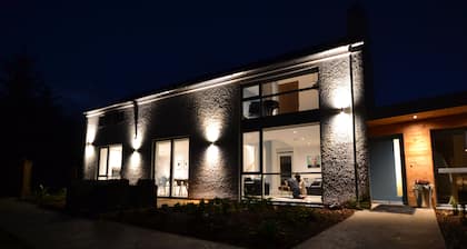 AWARD WINNING 5* CONTEMPORARY HOUSE SET IN AN AREA OF OUTSTANDING NATURAL BEAUTY
