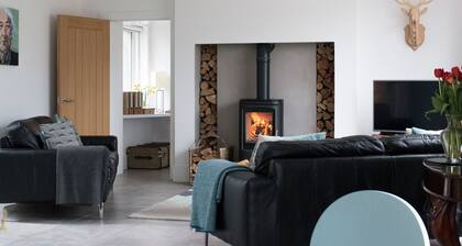 AWARD WINNING 5* CONTEMPORARY HOUSE SET IN AN AREA OF OUTSTANDING NATURAL BEAUTY