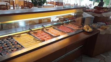 Lunch and dinner served