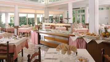 Lunch and dinner served