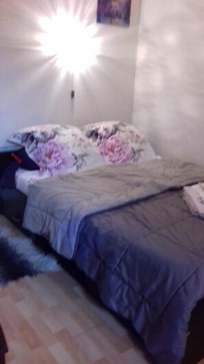 1 bedroom, iron/ironing board, travel cot, WiFi